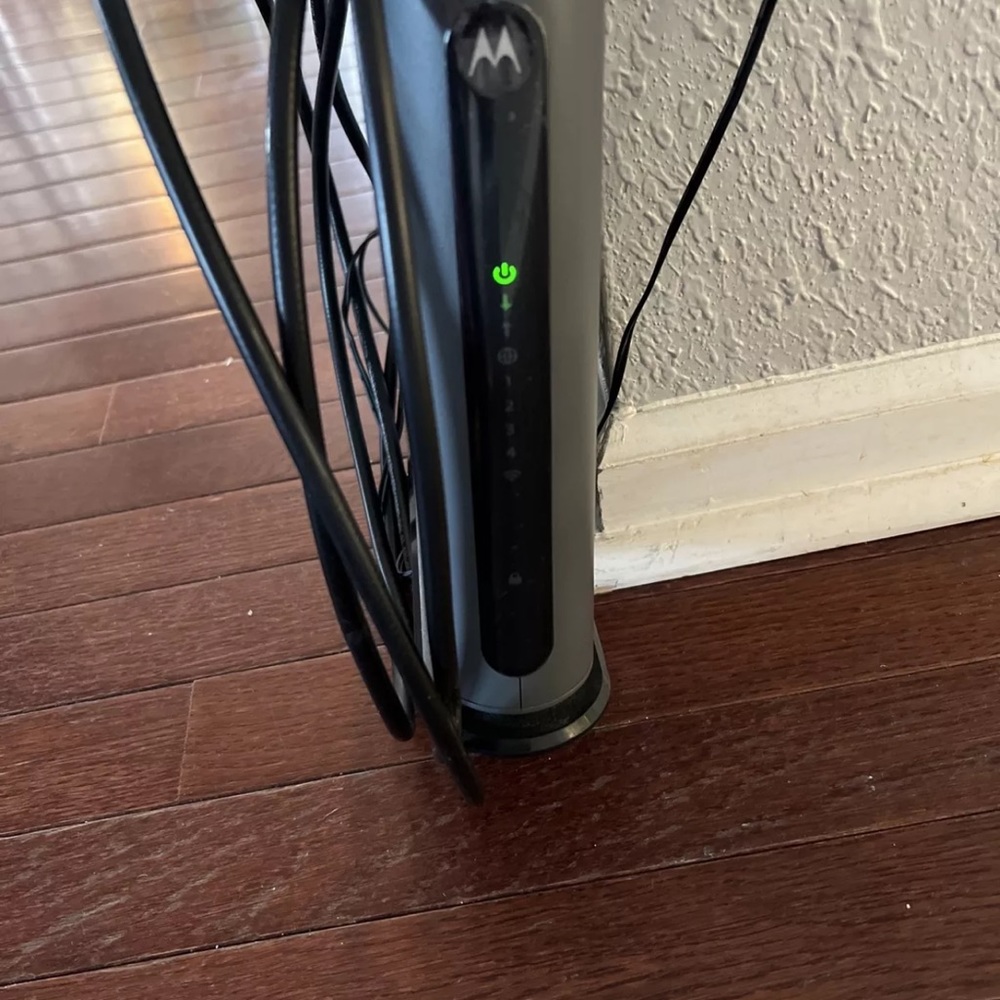 Motorola MG7315 DOCSIS 3.0 8x4 Cable Modem + Router Approved For Xfinity Comcast - Picture 8 of 8